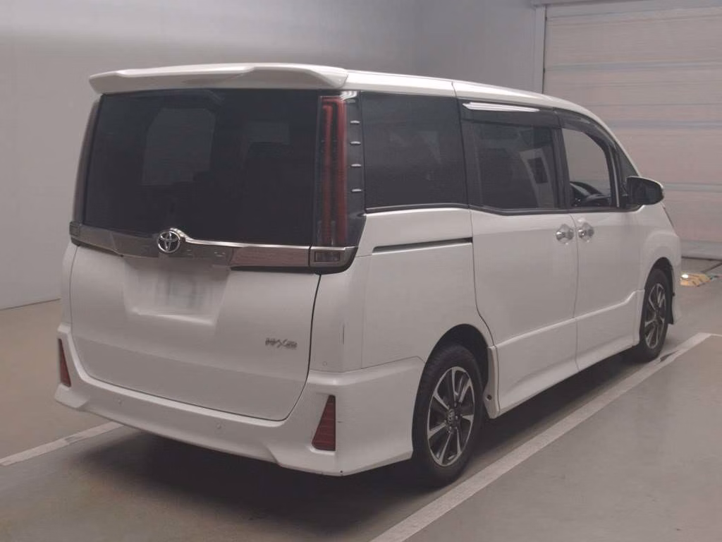 TOYOTA NOAH