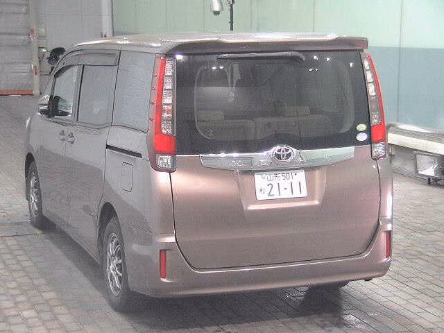 TOYOTA NOAH