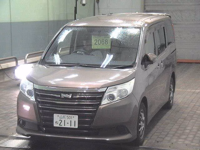 TOYOTA NOAH