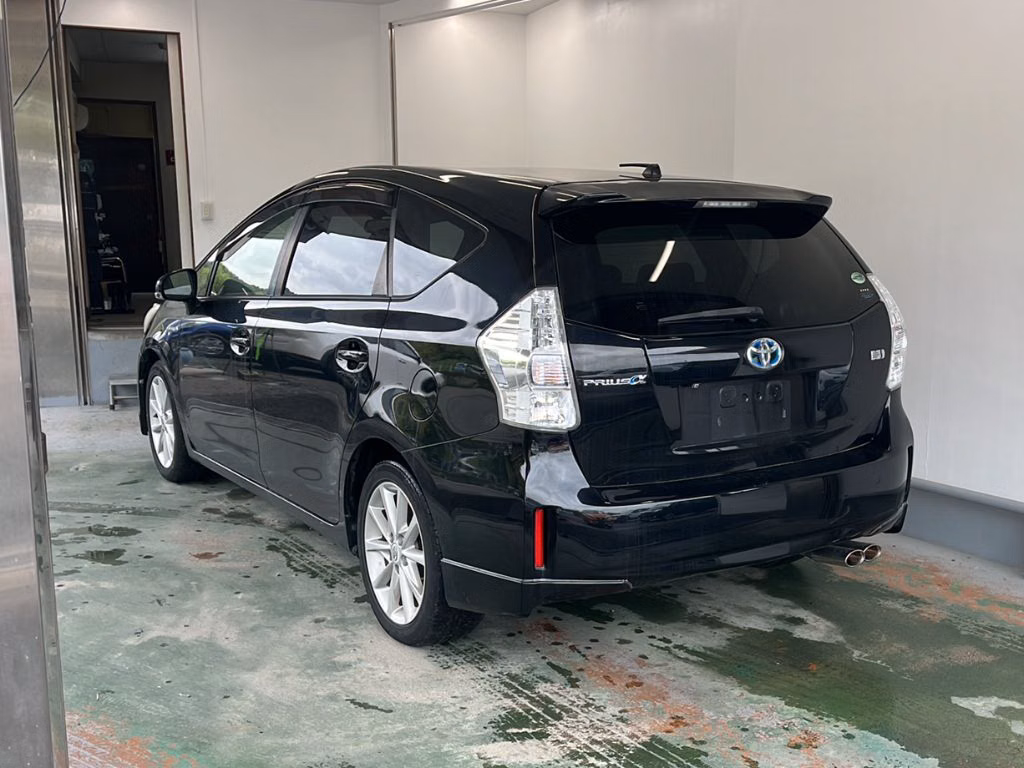 TOYOTA PRIUS ALPHA