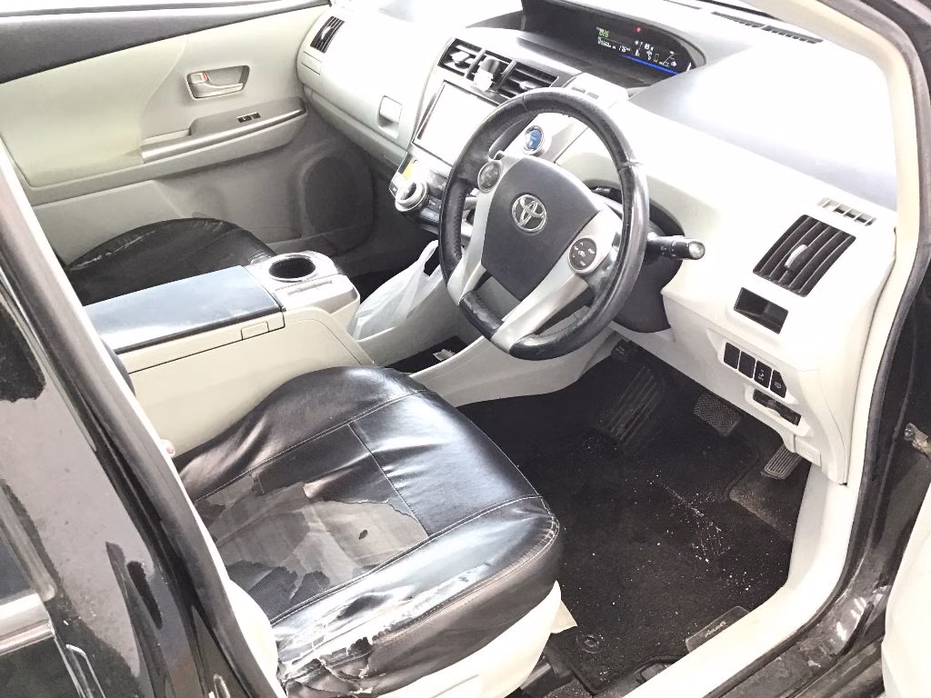 TOYOTA PRIUS ALPHA