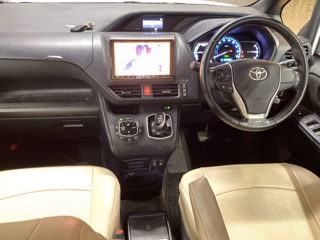 TOYOTA VOXY