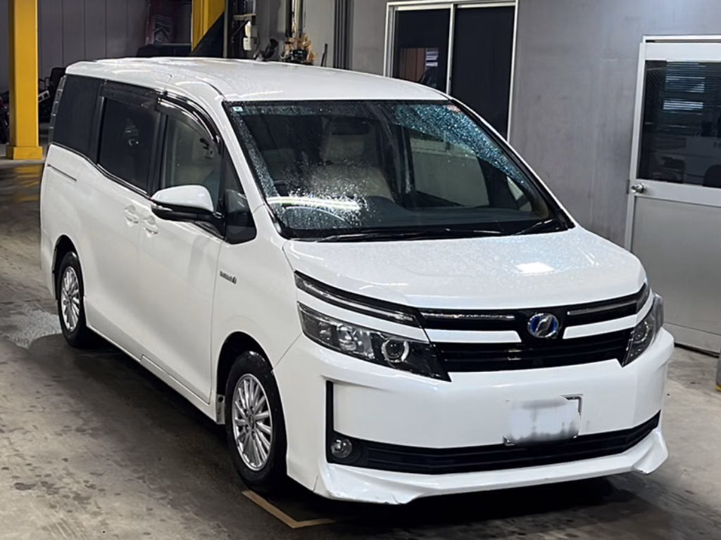 TOYOTA VOXY