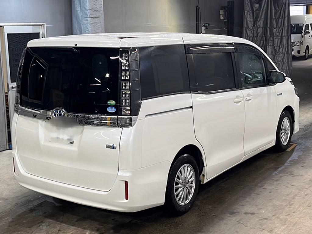 TOYOTA VOXY