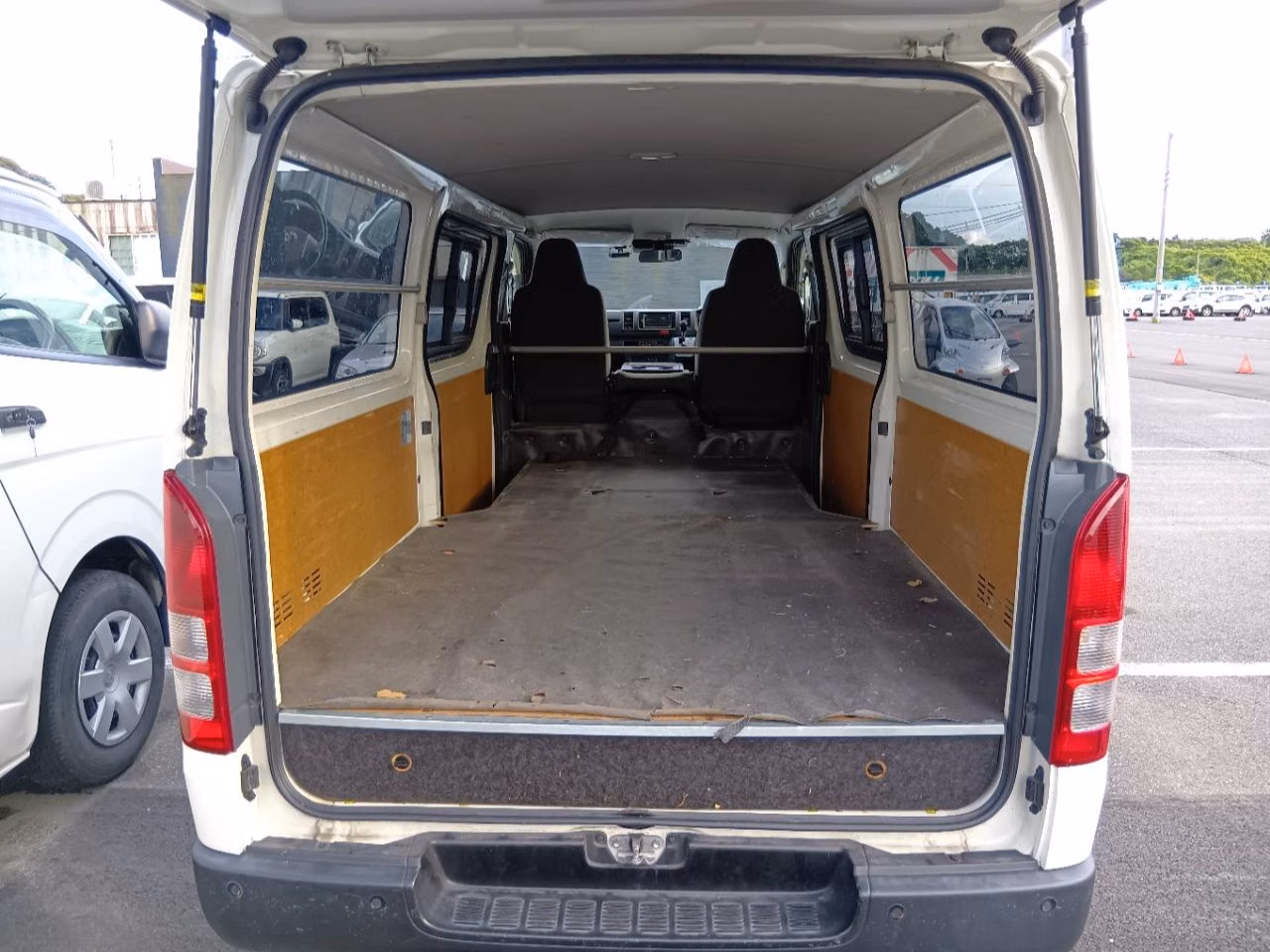 TOYOTA REGIUS ACE