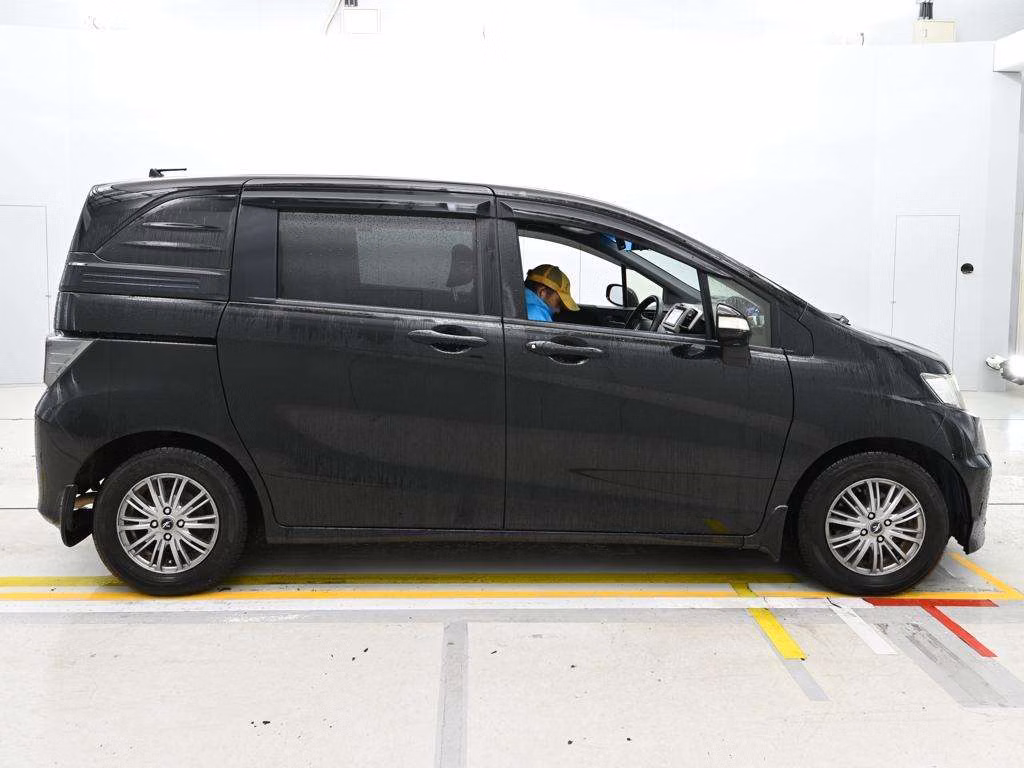 HONDA FREED SPIKE