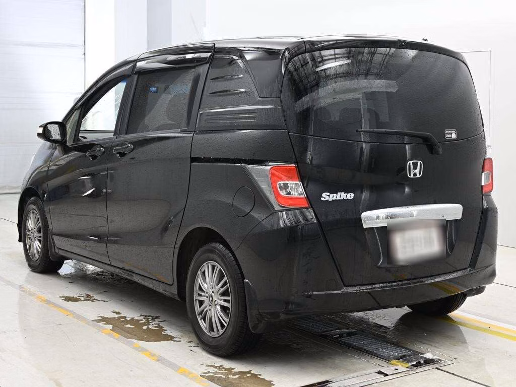 HONDA FREED SPIKE