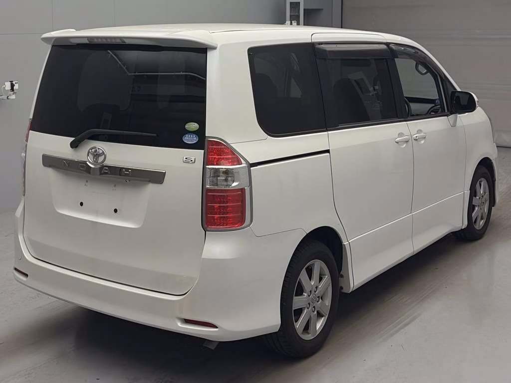 TOYOTA NOAH