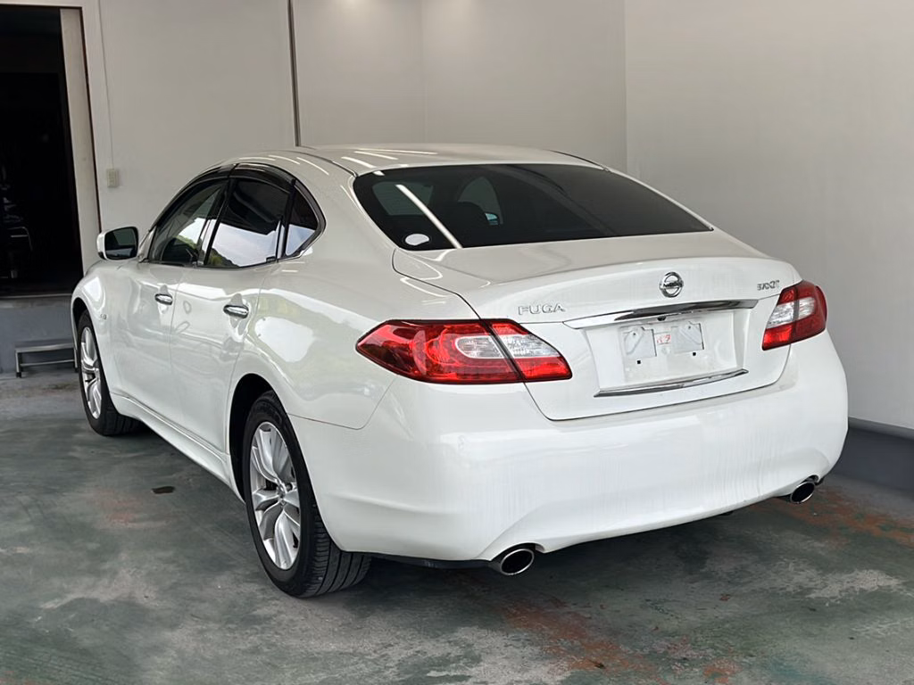 NISSAN FUGA