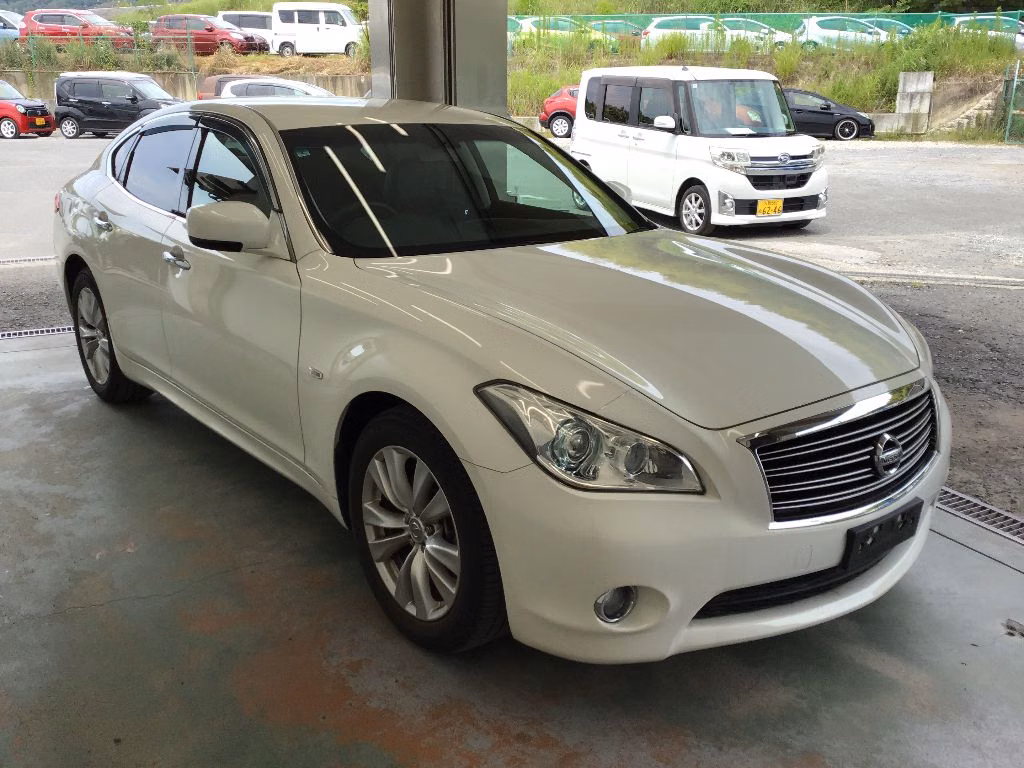 NISSAN FUGA