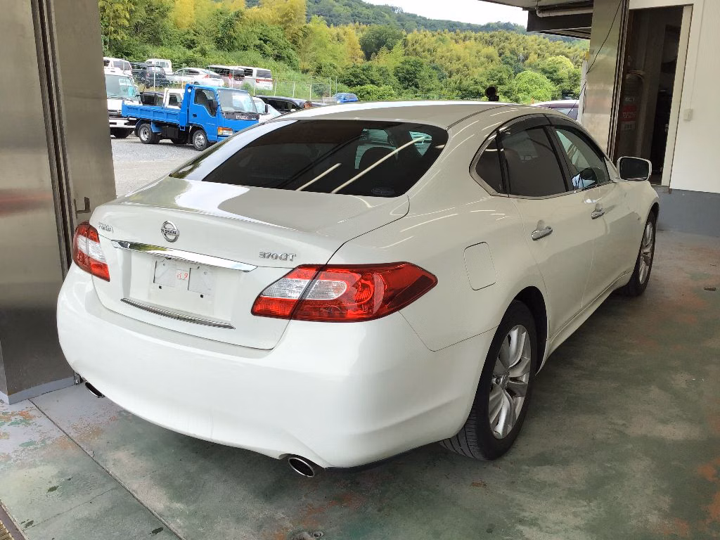 NISSAN FUGA