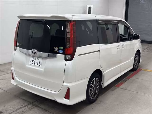 TOYOTA NOAH