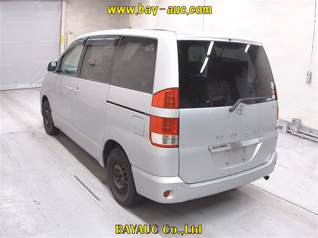 TOYOTA NOAH