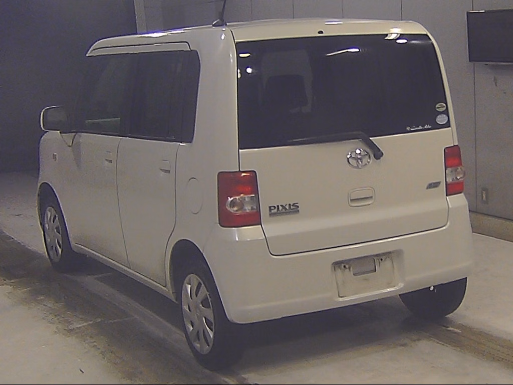 TOYOTA PIXIS SPACE