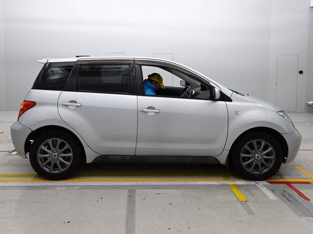 TOYOTA IST