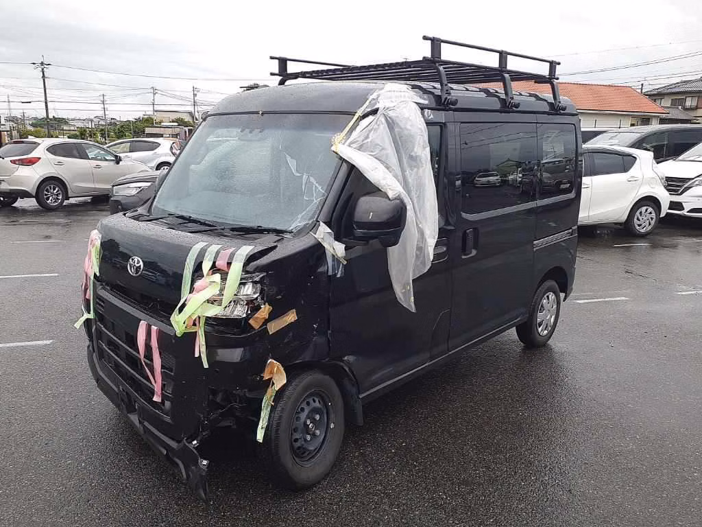 TOYOTA PIXIS VAN