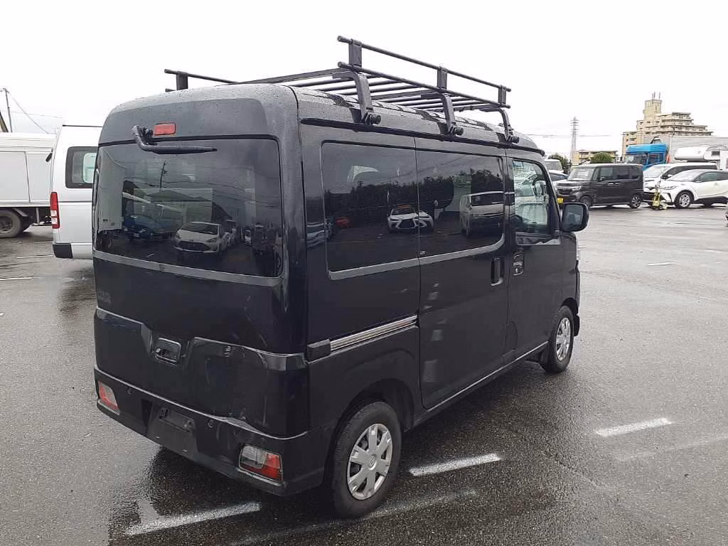 TOYOTA PIXIS VAN