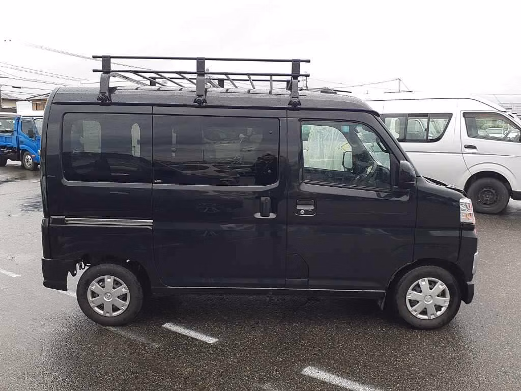 TOYOTA PIXIS VAN