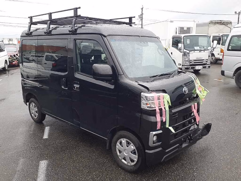 TOYOTA PIXIS VAN