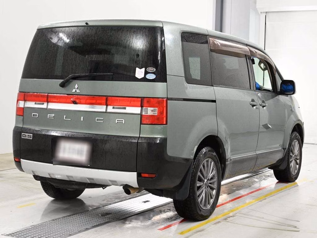 MITSUBISHI DELICA D:5
