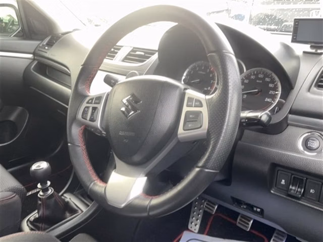 SUZUKI SWIFT