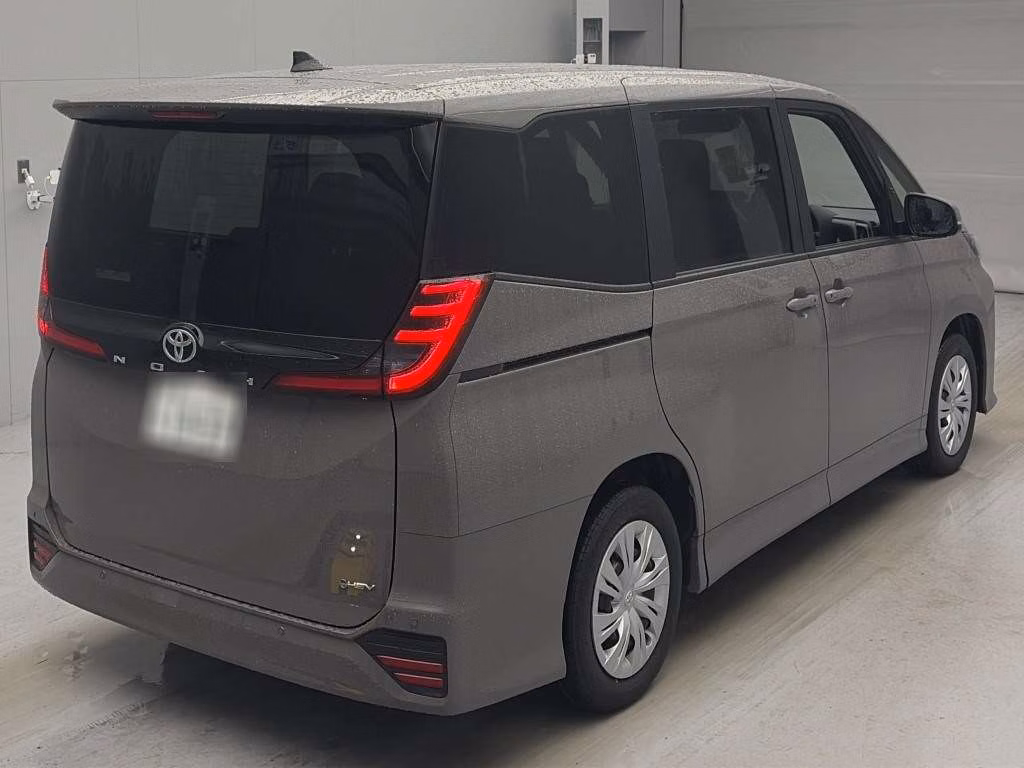 TOYOTA NOAH