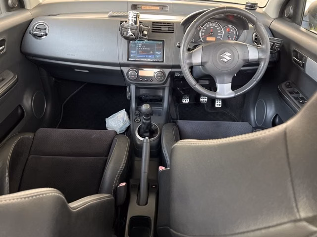 SUZUKI SWIFT