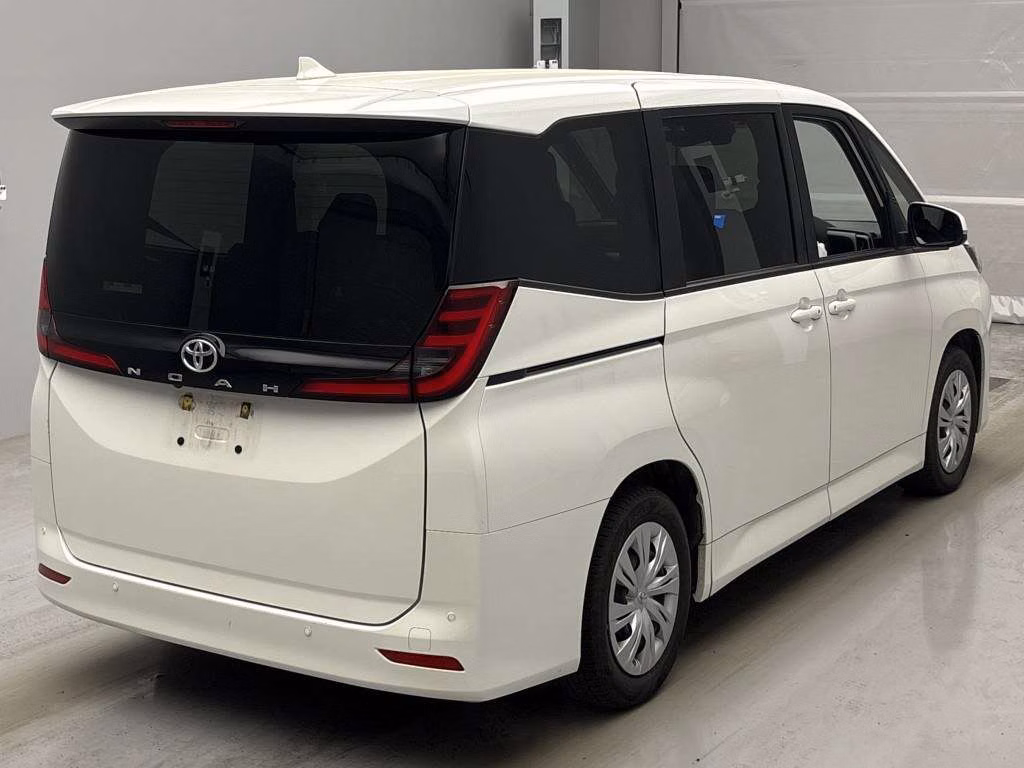 TOYOTA NOAH