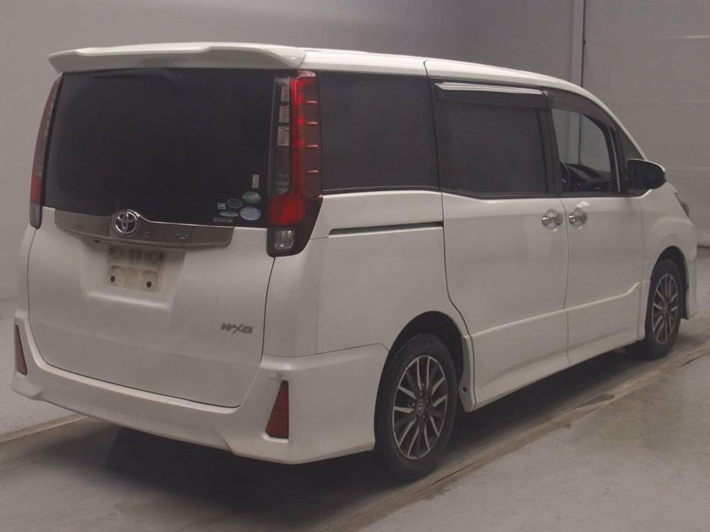 TOYOTA NOAH