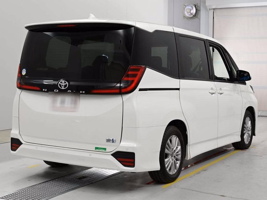 TOYOTA NOAH