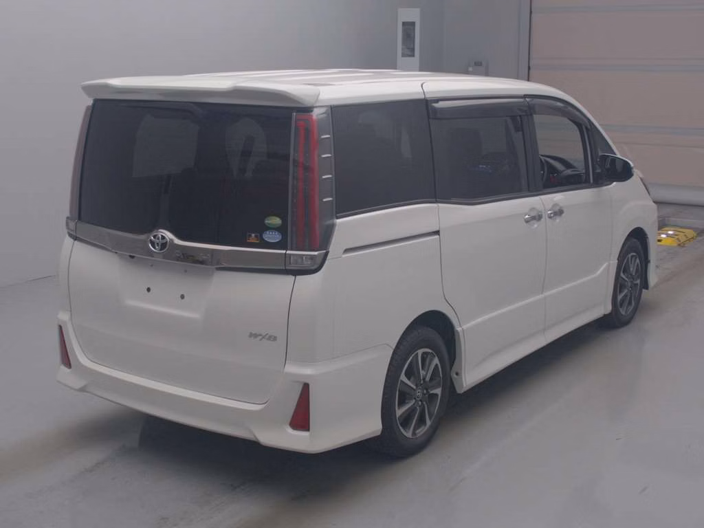 TOYOTA NOAH