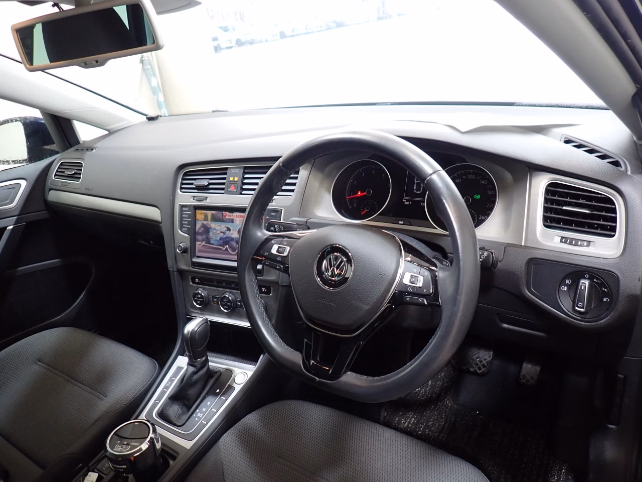 VOLKSWAGEN GOLF
