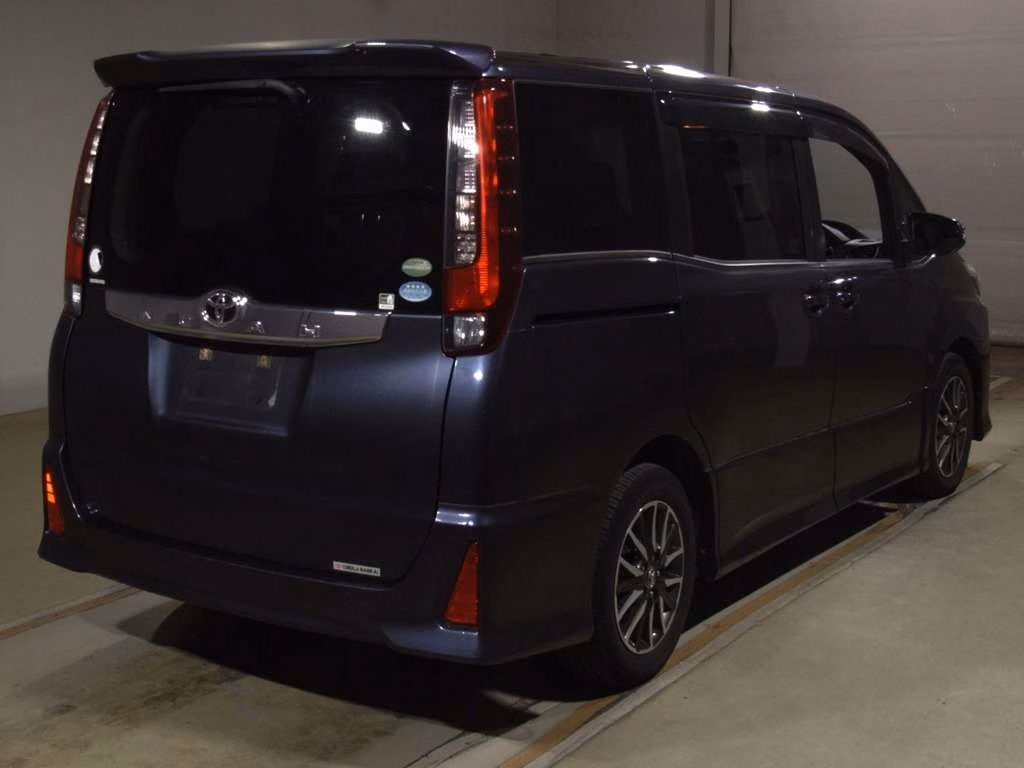 TOYOTA NOAH