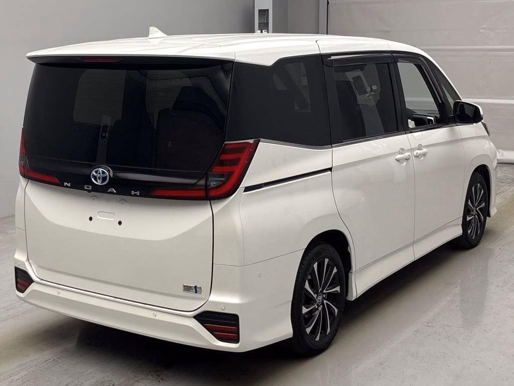 TOYOTA NOAH