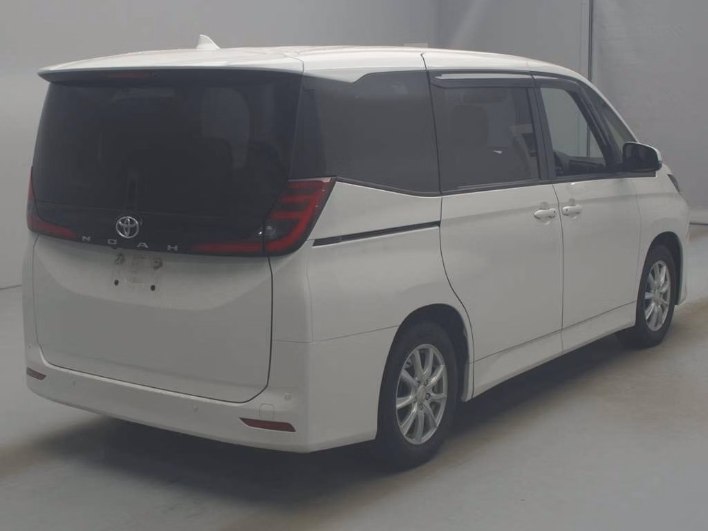 TOYOTA NOAH