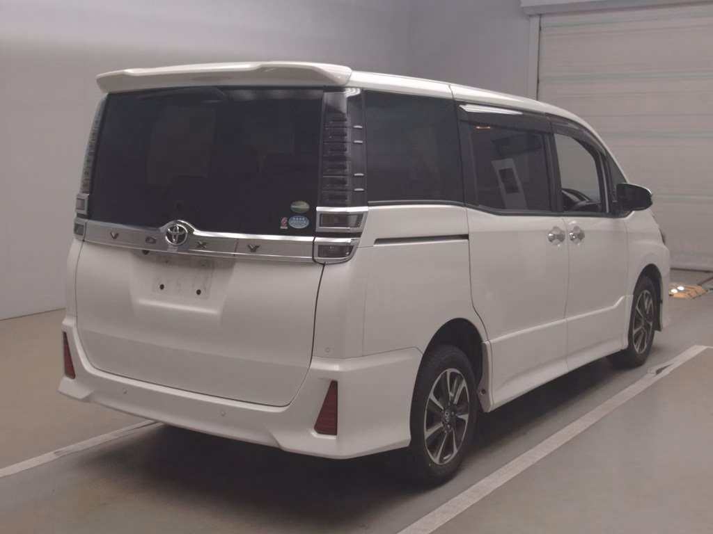 TOYOTA VOXY