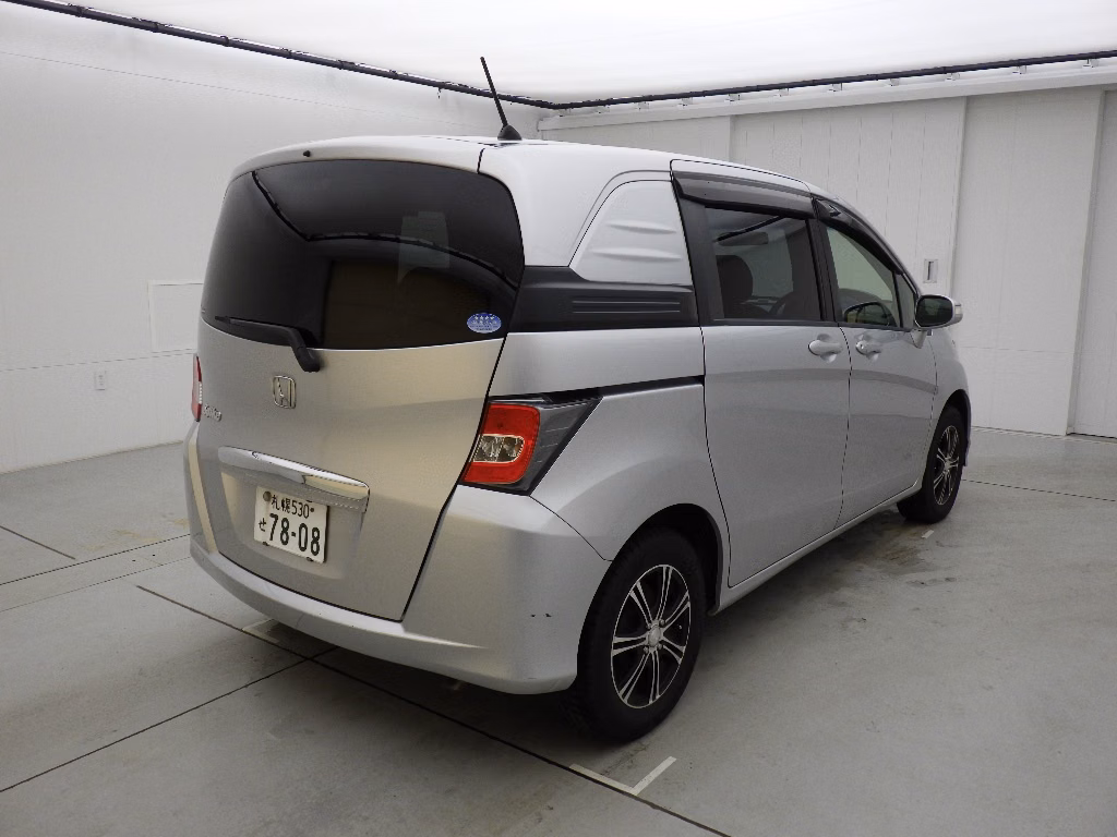 HONDA FREED SPIKE