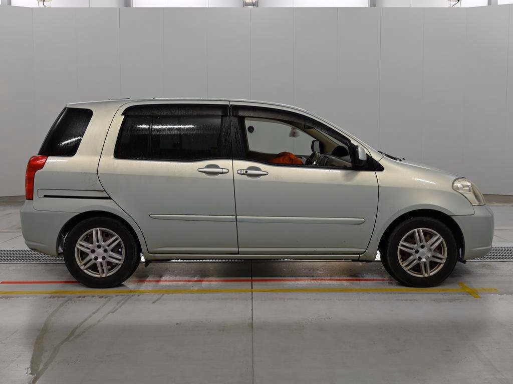 TOYOTA RAUM