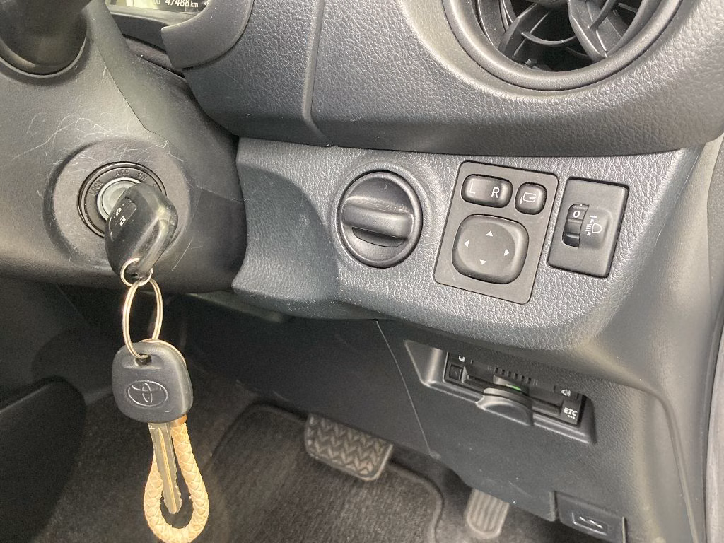 TOYOTA VITZ