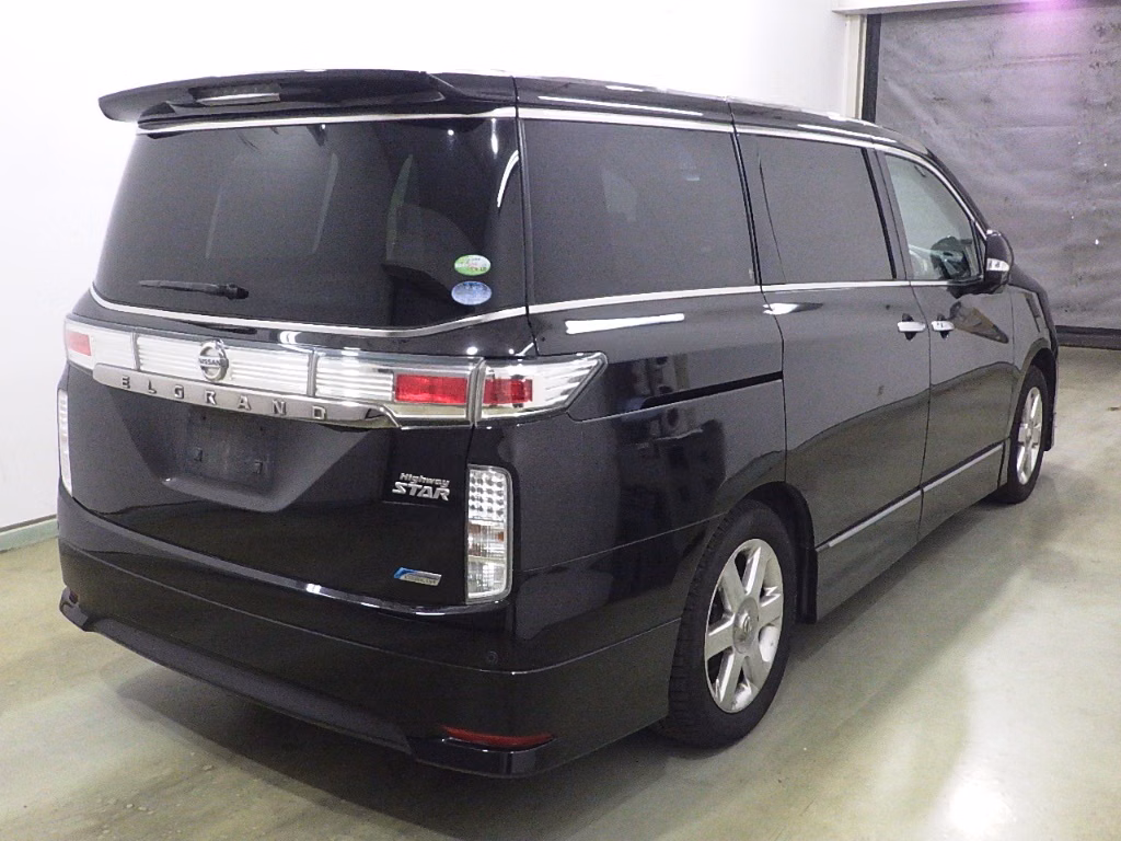 NISSAN ELGRAND