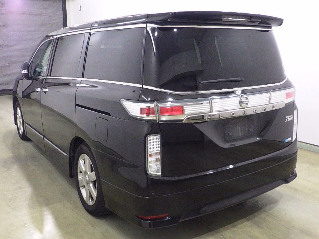 NISSAN ELGRAND