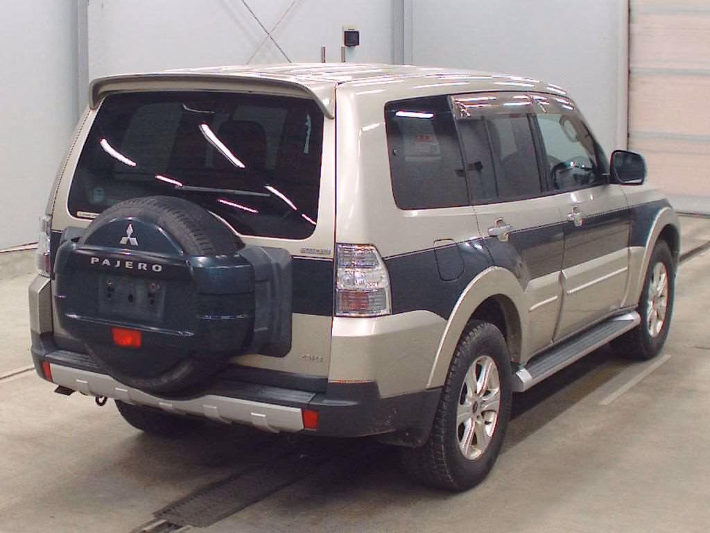 MITSUBISHI PAJERO