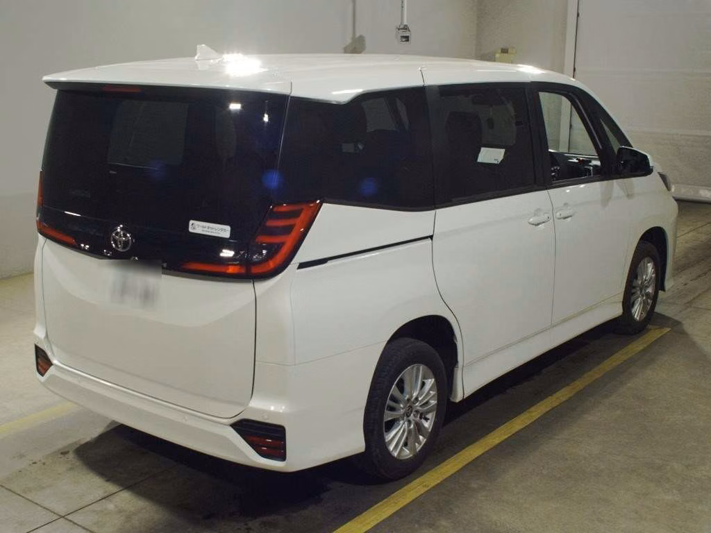 TOYOTA NOAH