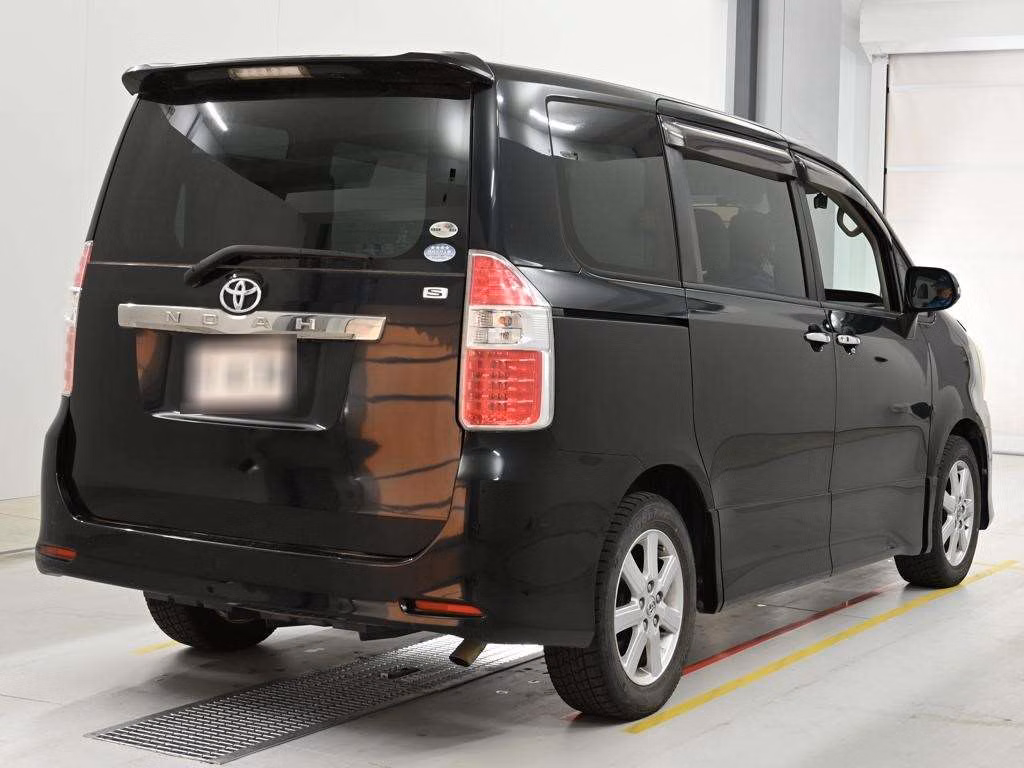 TOYOTA NOAH