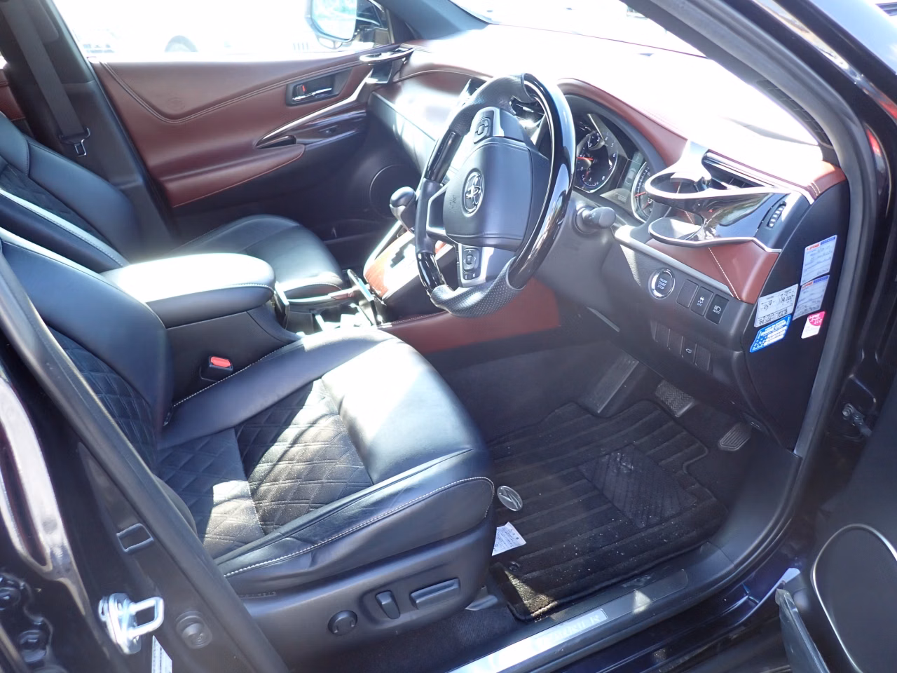 TOYOTA HARRIER