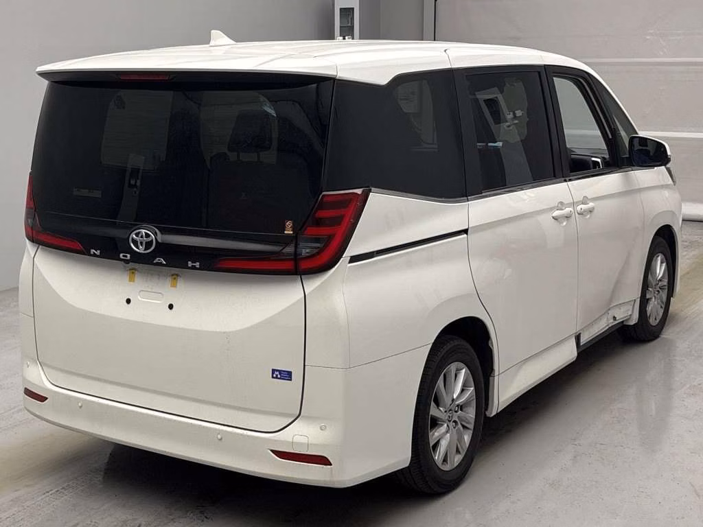 TOYOTA NOAH