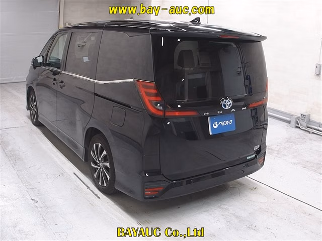 TOYOTA NOAH