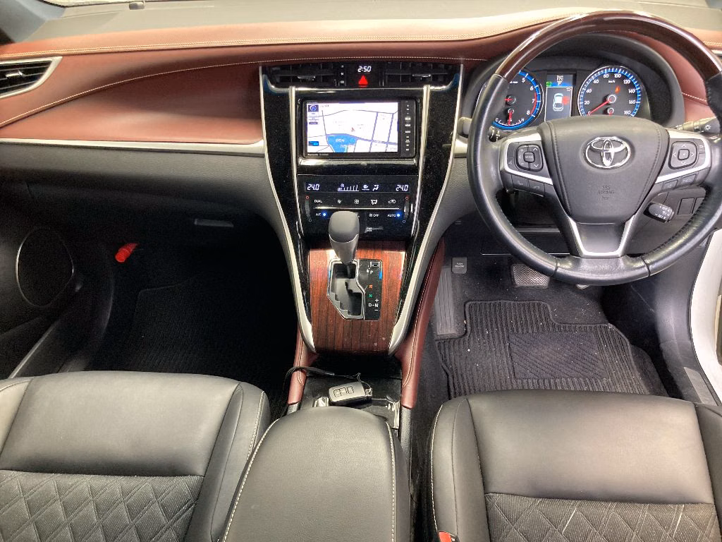TOYOTA HARRIER