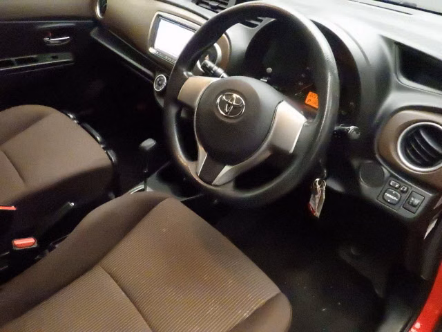 TOYOTA VITZ