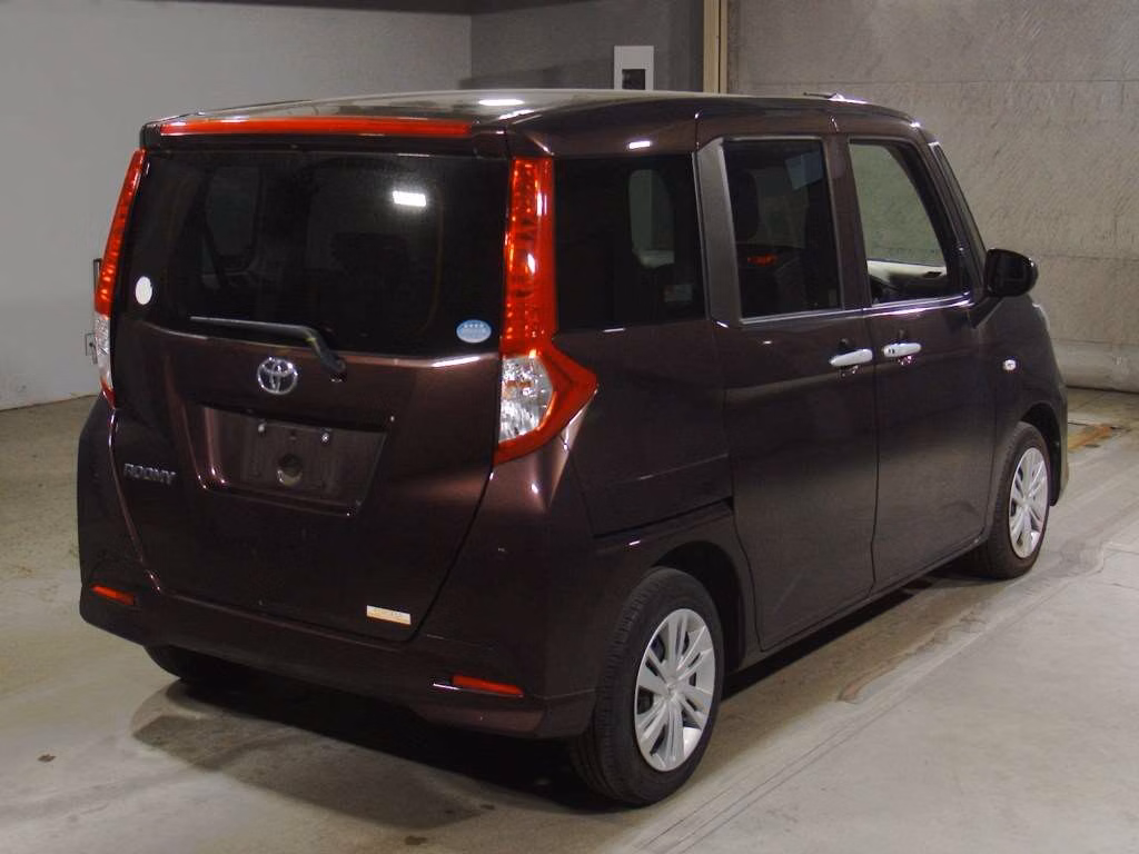 TOYOTA ROOMY